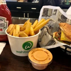 wahlburgers_5