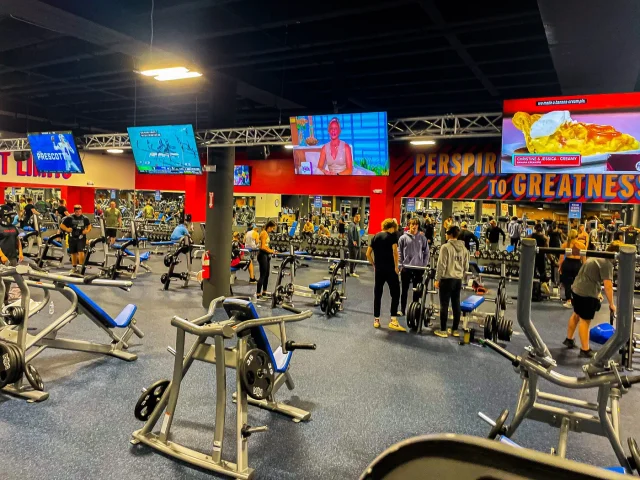 Crunch Fitness - McKnight