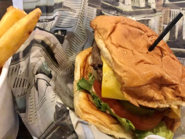 Wahlburgers (OUT OF BUSINESS - CLOSED)