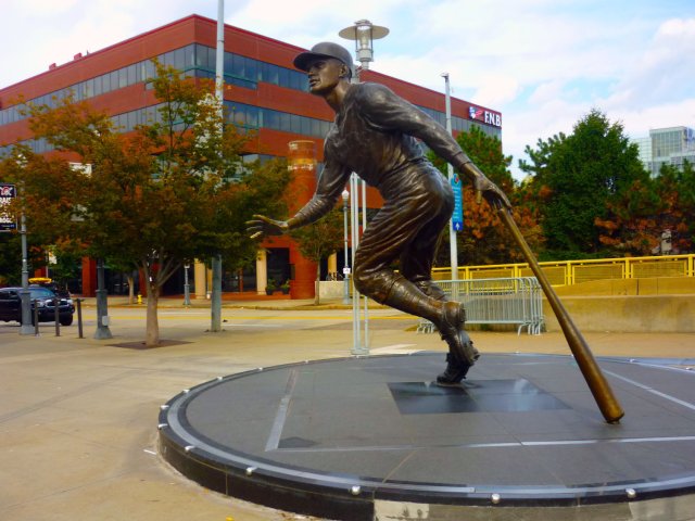 Roberto Clemente Statue at PNC Park - A Tribute in Pittsburgh